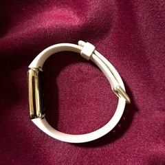 【Fitbit Luxeフィットネストラッカー ルナホワイト／ソフトゴールド】 の画像