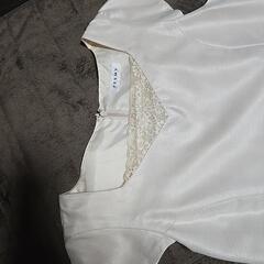 ベージュ　ワンピースの画像