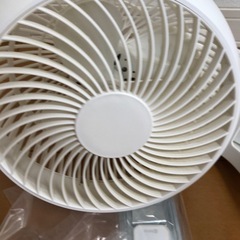 壁掛け扇風機の画像