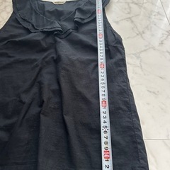 ブラック ノースリーブ シャツの画像