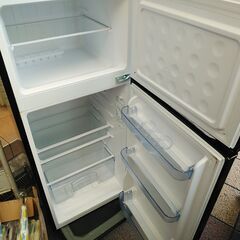 3か月間保証☆配達有り！13800円(税込）ヤマゼン 128L ２ドア冷蔵庫 2022年製 ブラックの画像