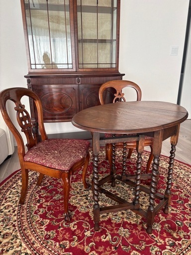 大特価　30万円相当　リビングセット　英国製アンティーク　テーブル✖️チェア✖️ラグ