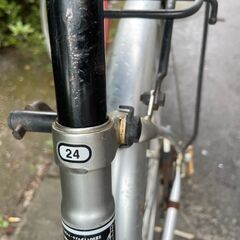自転車　No.370　シルバー　24インチ　ライト付き　シティサイクル　ママチャリ　【リサイクルショップどりーむ天保山】の画像