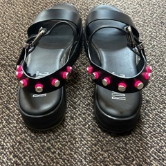 【極美品】ルコライン　サンダル　ネオンピンクスタッズ　ベルト調節可能　24cmの画像