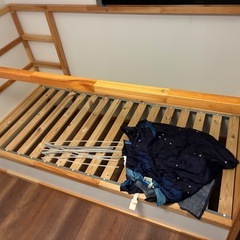 (取引完了)IKEA のKURA2段ベッドと恐竜柄ベッドテントの...