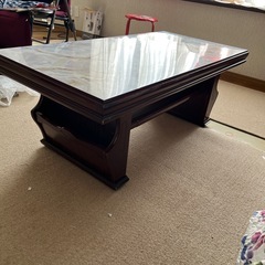 昭和レトロな大理石調テーブルの画像