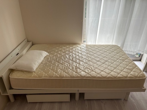 セミダブルベッド