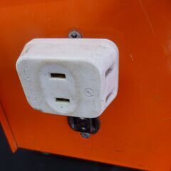 makita 昇圧器 マキタ 昇圧器 変圧器 電圧 100V/１.５KVA/通電のみ確認ジャンク品/本体のみ・現状渡しの画像