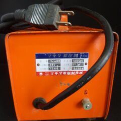 makita 昇圧器 マキタ 昇圧器 変圧器 電圧 100V/１.５KVA/通電のみ確認ジャンク品/本体のみ・現状渡しの画像