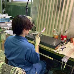 【月給21.5万円以上×日勤×土日祝休み☆】ガラス製造のオペレーター◎モノづくりのスペシャリストになれる◎男女活躍中◎モクモク作業好きにおすすめ◎残業ナシ◎空調服の支給あり◎髪色・髪型自由◎の画像