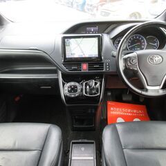 トヨタ　エスクァイア　★1年保証★ロードサービス付　ハイブリッドＧｉ ９型ナビ　地デジ　バックカメラ　Ｂｌｕｅｔｏｏｔｈ　アルパイン後席モニター　両側パワースライド　黒革シートヒーター　クルコン　ＥＴＣ　置くだけ充電　オートライト　ＬＥＤヘッド　純正１５ＡＷの画像