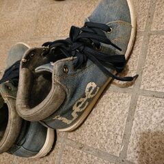 23.0 Lee ネイビーデニム調スニーカーの画像