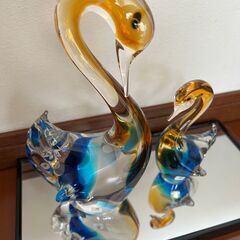 マルティグラス　ガラススワン親子ペアオブジェ 台座付きの画像