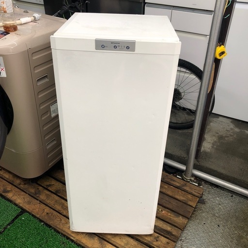 三菱冷凍庫121L MF-U12N-W RZ (便利屋GO) 環状通東のキッチン