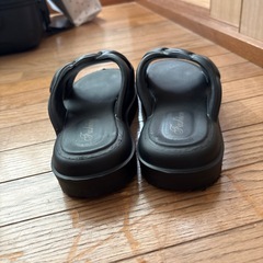 ほぼ新品　黒サンダルの画像