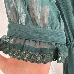緑色のドレスの画像