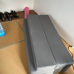 ダブルベッド&三つ折りマットレスの画像