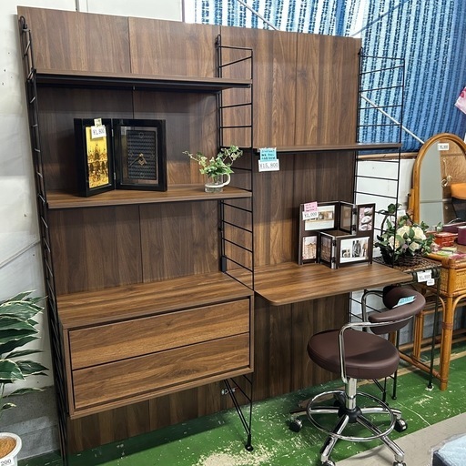 棚板や引き出しの位置が自由自在！ユニットシェルフ