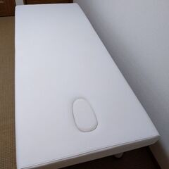 マッサージベッド（縦185x 横75x高50cm）