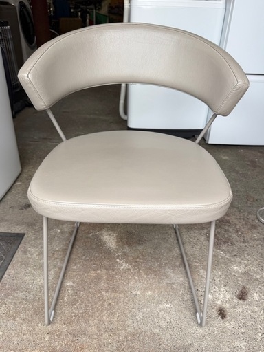 札幌市内配送可 Calligaris カリガリス コヌビア ニューヨーク ダニングチェア ソフトレザー カラー/トープ ① 