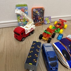 電車、車おもちゃ等の画像