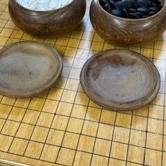 碁石と足つき碁盤　小テーブルの画像