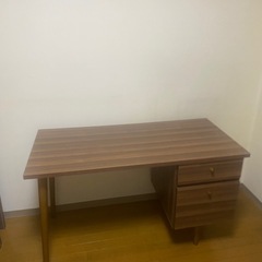 机、デスクの画像