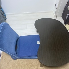 座椅子とローテーブルの画像
