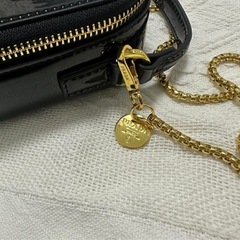 PRADA エナメルショルダーバッグの画像