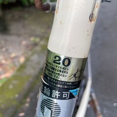 自転車　No.372　ホワイト　20インチ　ライト付き　※前輪振れあり(小)　【リサイクルショップどりーむ天保山】の画像
