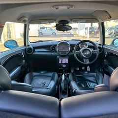 希少☆マニュアル車‼️月々1.3万円〜分割可❗️車検付き！ピカピカのBMW MINI クーパーS！美車☆上品でお洒落☆ナビ付き☆走行中DVD見れます☆ETC付き☆便利なバックカメラ付き☆純正ホイール☆プッシュスタート☆とてもオシャレです‼️の画像
