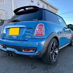 希少☆マニュアル車‼️月々1.3万円〜分割可❗️車検付き！ピカピカのBMW MINI クーパーS！美車☆上品でお洒落☆ナビ付き☆走行中DVD見れます☆ETC付き☆便利なバックカメラ付き☆純正ホイール☆プッシュスタート☆とてもオシャレです‼️の画像