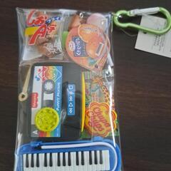 ガチャ詰めポーチ　作曲に疲れたらおやつをお食べの画像