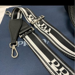 PRADA ショルダーバッグの画像