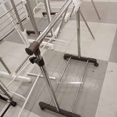 ★リユースのサカイ千葉中央店★期間限定割引有  ハンガーラック  H89×D43×W81 クリーニング済み TC4132の画像