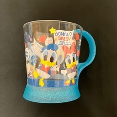 ドナルド&デイジーのコップの画像