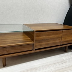 ドレッサー付きテーブルの画像