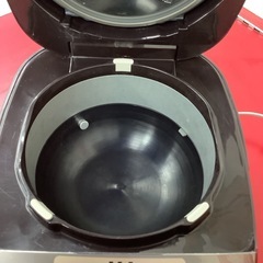 ZOJIRUSHI 象印　IH　炊飯器　炊飯ジャー　3合炊き　NP-GH05E5 2018年製の画像