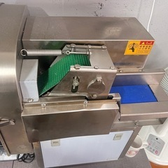 肉や野菜を切る機械の画像