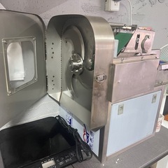 肉や野菜を切る機械の画像