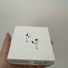 【美品】未使用に近いAirPods第3世代、ケース３つ+箱付きの画像