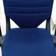 ★リユースのサカイ高崎店★TJ12440  椅子 青 H×D×W クリーニング済みの画像