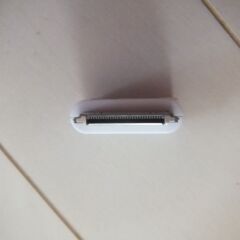 未使用iPhone用30ピン共通コネクタ、ホワイト の画像
