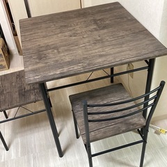 ダイニングテーブル　イス2脚の画像