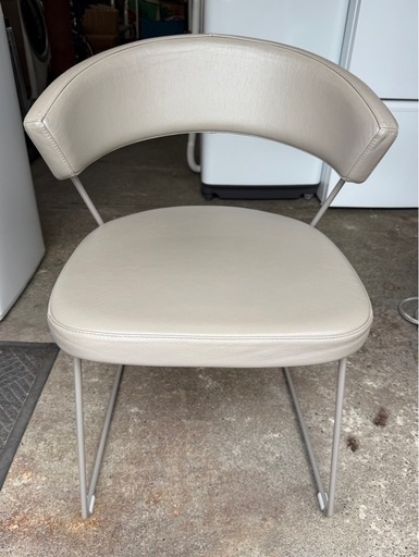 札幌市内配送可 Calligaris カリガリス コヌビア ニューヨーク ダニングチェア ソフトレザー カラー/トープ ③