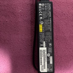 富士通のノートパソコンの純正ACアダプターの画像