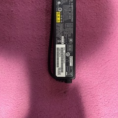 富士通のノートパソコンの純正ACアダプターの画像