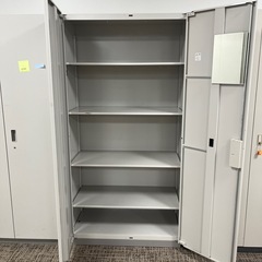 高さがある鏡付きイトーキ　キャビネット2の画像