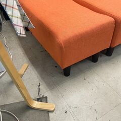 リサイクルショップどりーむ荒田店　No4319 ソファ　二人かけ　オレンジ　オットマン付き♪の画像