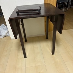 サイドおりたたみ可能ダイニングテーブル？の画像
